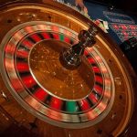 Roulette de casino, bijoux de technologie