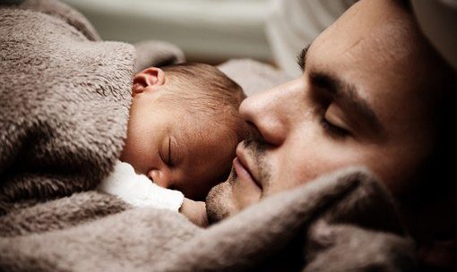 Les 10 raisons masser bebe pour dormir