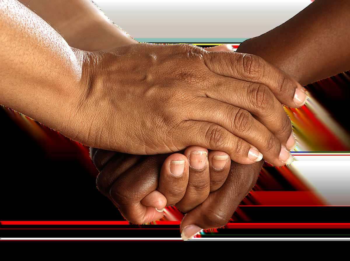 Deux personnes effectuent une poignée de main ferme, symbole de confiance professionnelle Deux personnes effectuent une poignée de main ferme, symbole de confiance professionnelle
