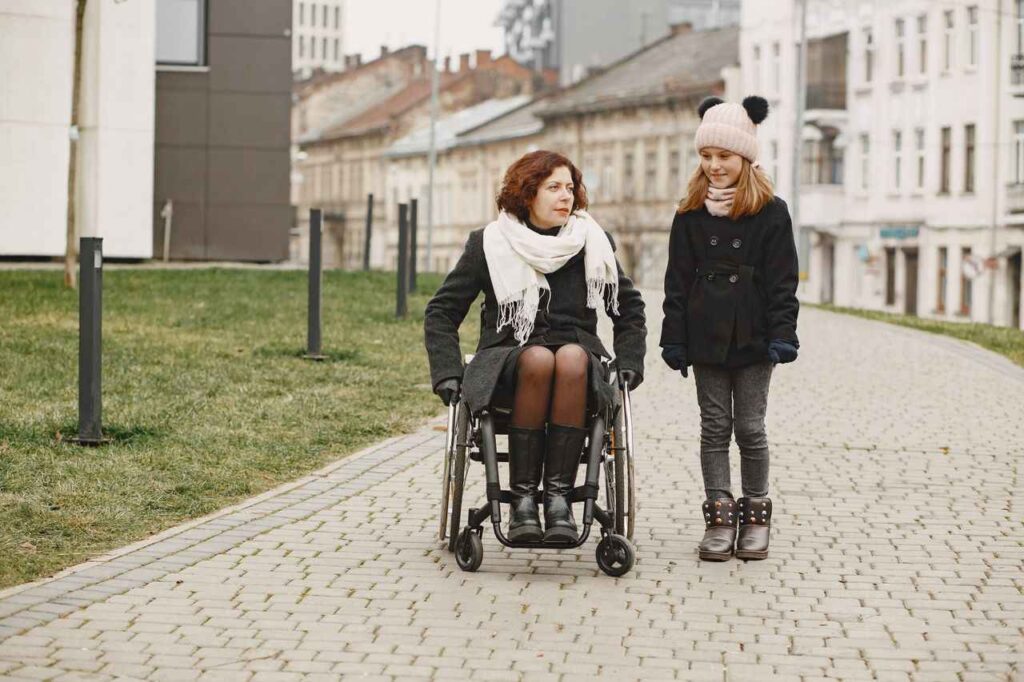 Fauteuil roulant manuel : Prévenir les douleurs d'épaules liées à son utilisation