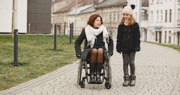 Fauteuil roulant manuel : Prévenir les douleurs d'épaules liées à son utilisation
