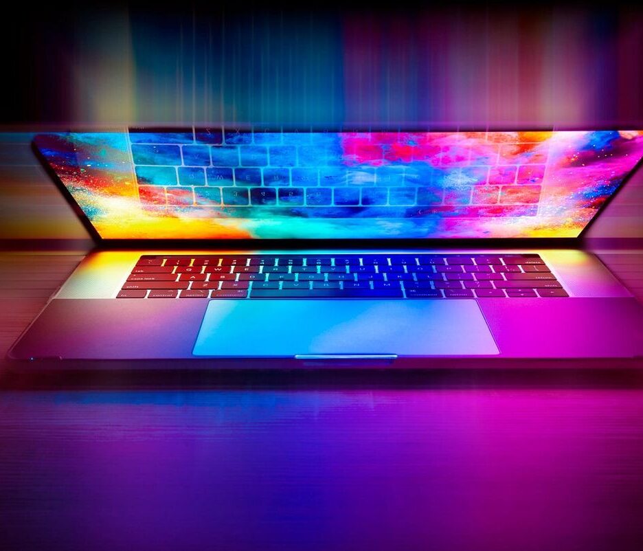ordinateur portable avec clavier rétroéclairé et écran arc-en-ciel